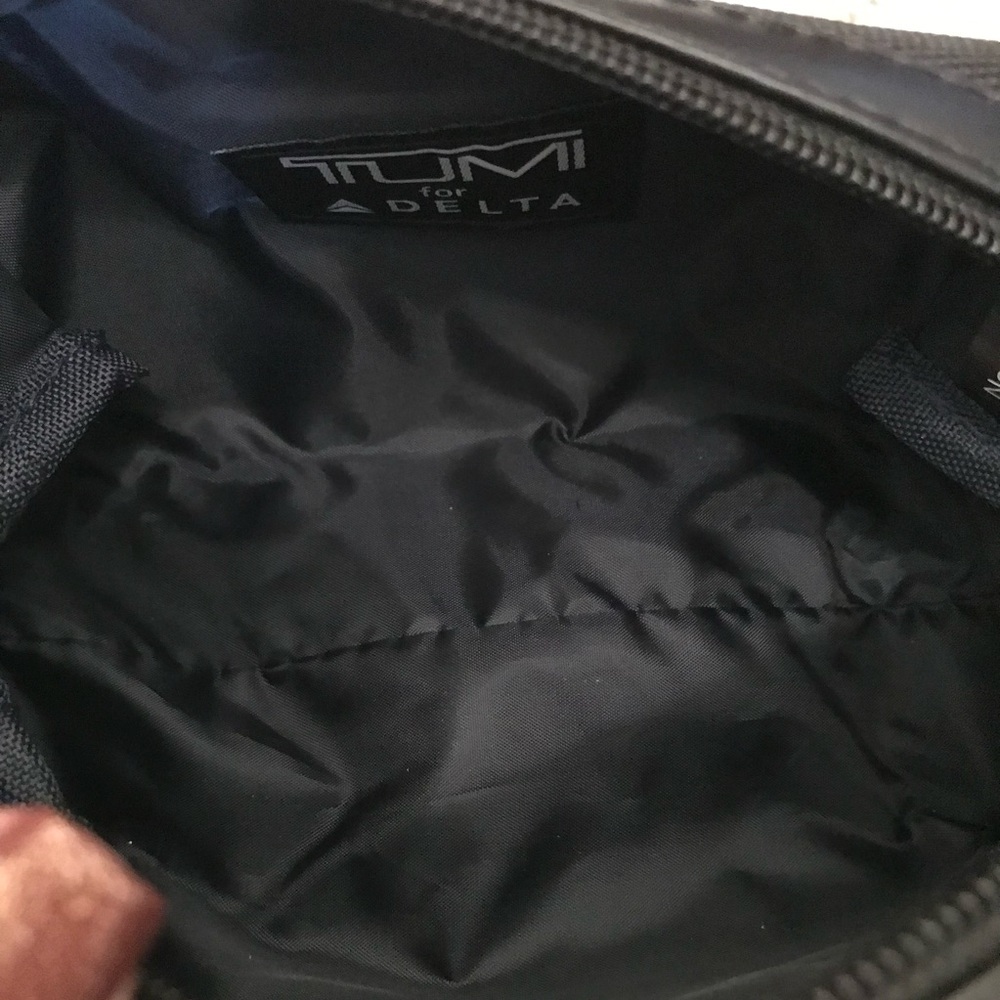 Tumi Cosmetic Case Dock Kit - image 5